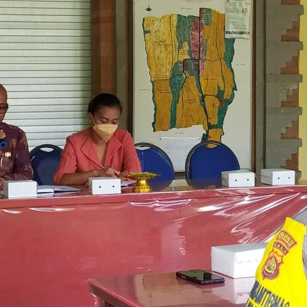 Musdes Sosialisasi BUMDesma dan Penerimaan Mahasiswa KKN Universitas Mahasaraswati